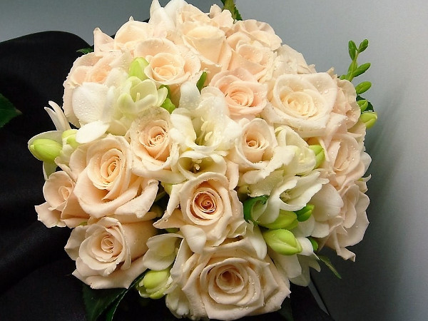 Cream Rose Bunch Wedding Flowers
